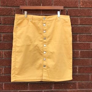 3/$20 ⭐️ Bright yellow skirt - Size 16